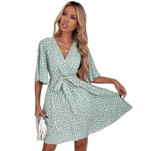 NWOT Romwe Women's Short Sleeve V Neck High Waist A Line Summer Short Dress